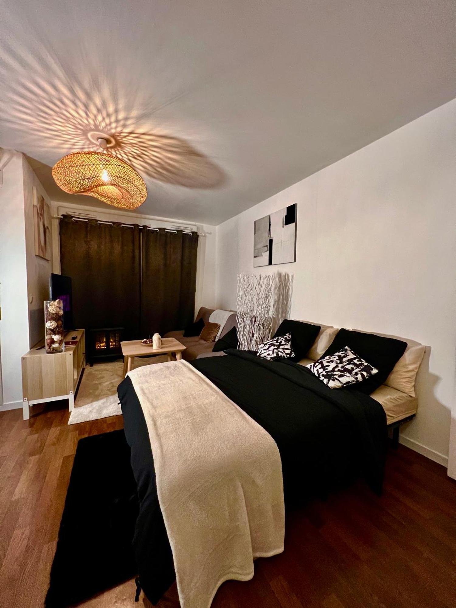 "Moonlight" Gare A 10Min De Paris, Wifi, Terrasse , Parking Apartment Argenteuil Ngoại thất bức ảnh